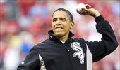 US President Barack Obama plays ball