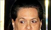 Maharashtra polls: Sonia woos Vidarbha farmers