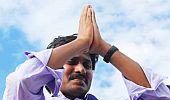 Jagan calms supporters, Cong in dilemma