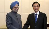 Singh discusses ways to strengthen ties with Hu