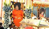 PIX: Thousands wait for last 'darshan' of Sai Baba