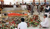 PM, Sonia, Modi pay last respects to Sai Baba