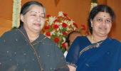 Jayalalithaa revokes estranged aide Sasikala's expulsion