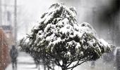 Heavy snow cuts off Kashmir Valley