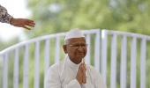 Hazare does a U-turn, back in anti-Congress mode