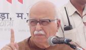 Article 370 row: Advani hits back at Omar Abdullah