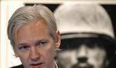 Ecuador angers Britain, grants asylum to Assange