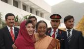 PIX: In chaste Urdu, Meira Kumar wins hearts in Pak