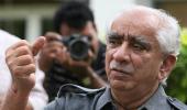 Jaswant Singh meets sulking Advani