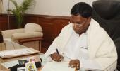 Narayanasamy stakes claim to form Puducherry govt