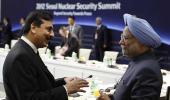 In PHOTOS: PM, Gilani get chatty at Seoul nuclear summit