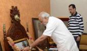 Photo: Modi visits Matoshree, offers condolences