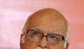 UPA government indecisive, incompetent: Advani