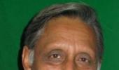 Aiyar compares MPs with animals; Cong apologises