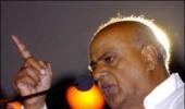 Gowda comes to Advani's rescue in Karnataka