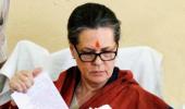 Reach out to Seema-Andhra people: Sonia tells Telangana MPs