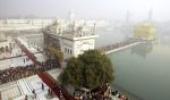 British PM Cameron pays obeisance at Golden Temple