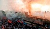 Fire in Mumbai slum destroys hundreds of houses