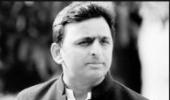 Akhilesh distributes free laptops to 8,000 students