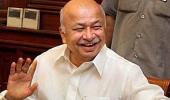 Amid Naxal crisis, home minister holidays in US! YOUR SAY