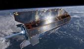 Huge, out-of-fuel satellite set to hit earth