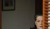 Sonia answers Modi: Nehru's criticism based on falsehood