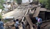 China quake toll mounts to nearly 400, rescuers race to save lives