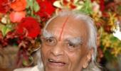 Yoga guru BKS Iyengar passes away in Pune