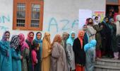 Kashmiris make a mad dash to booths during 4th phase of polls