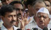 Kejriwal meets Hazare, gets a taunt in return!