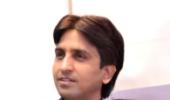 Protesters pelt stones at Kumar Vishwas' convoy in Amethi