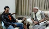 PIX: Salman looks at Modi and says 'let the best man become PM'