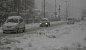 Kashmir remains cut off due to heavy snowfall, J-K highway closed