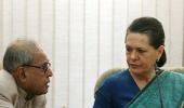 Sonia meets President on LS Leader of Opposition status