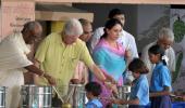 Rajasthan: When Bill Clinton served food to schoolchildren