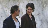 Govt has no plans to withdraw Priyanka, Vadra's airport privileges