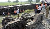 4 dead after Rajdhani Express derails in Chhapra