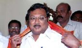 Alagiri embarrasses DMK, meets Dr Singh