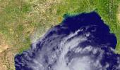 Fear looms large as cyclone Hudhud heads for Odisha