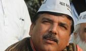 AAP's Sanjay Singh gives farmer Gajendra's kin Rs 10 lakh cheque