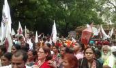 Volunteers of Swaraj Abhiyan, police clash at Jantar Mantar