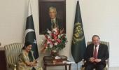 Heart to heart in Islamabad: Sushma meets Pak PM Nawaz Sharif