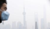 Beijing faces year's worst smog, issues red alert