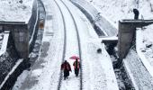 Fresh snowfall shuts highway, disrupts traffic in Jammu & Kashmir