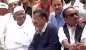 Kejriwal invites Anna to visit secretariat, activist accepts