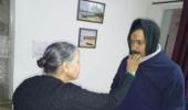 Before filing nomination, Kejriwal seeks his mother's blessings