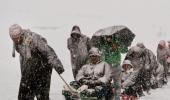 PHOTOS: Another manic Monday in Kashmir, courtesy heavy snowfall