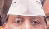 AAP suspends ex-MLA who sent legal notice to Kumar Vishwas