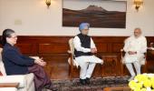 Sonia, Manmohan meet Modi for 'chai pe charcha'