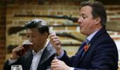 Drinks are on me! Xi, Cameron enjoy pub night out